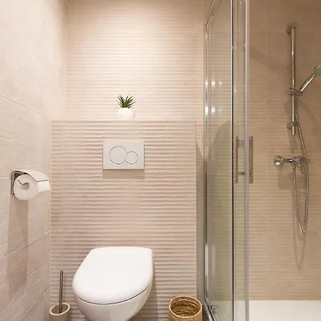Le Californie Deluxe Apartment